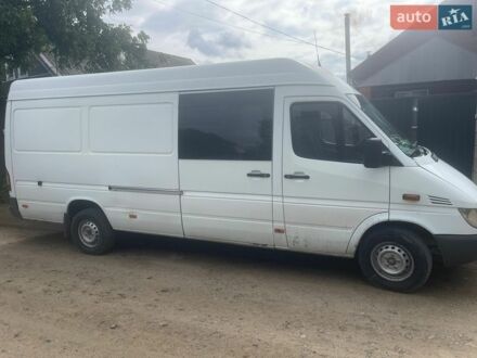 Белый Мерседес Sprinter, объемом двигателя 2.2 л и пробегом 590 тыс. км за 10000 $, фото 1 на Automoto.ua