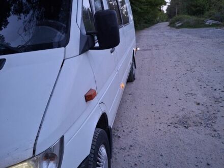 Мерседес Sprinter 2006 у Львові на Automoto.ua Білий Мерседес Sprinter, об'ємом двигуна 2.1 л та пробігом 400 тис. км за 8100 $, фото 1 на Automoto.ua