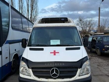 Белый Мерседес Sprinter, объемом двигателя 2.15 л и пробегом 300 тыс. км за 9999 $, фото 1 на Automoto.ua