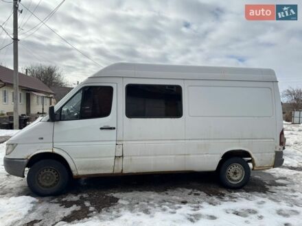 Белый Мерседес Sprinter, объемом двигателя 2.2 л и пробегом 400 тыс. км за 6500 $, фото 1 на Automoto.ua
