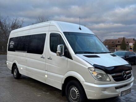 Белый Мерседес Sprinter, объемом двигателя 2.15 л и пробегом 400 тыс. км за 12800 $, фото 1 на Automoto.ua