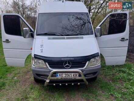 Белый Мерседес Sprinter, объемом двигателя 2.69 л и пробегом 543 тыс. км за 15200 $, фото 1 на Automoto.ua