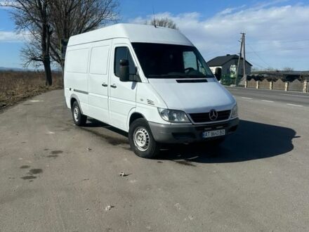 Белый Мерседес Sprinter, объемом двигателя 2.7 л и пробегом 378 тыс. км за 9500 $, фото 1 на Automoto.ua