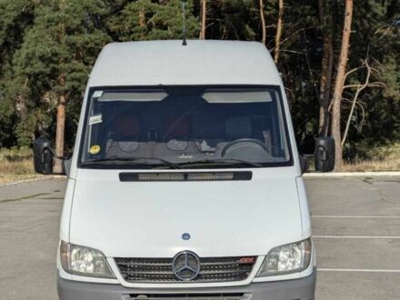 Белый Мерседес Sprinter, объемом двигателя 2.1 л и пробегом 200 тыс. км за 9000 $, фото 1 на Automoto.ua