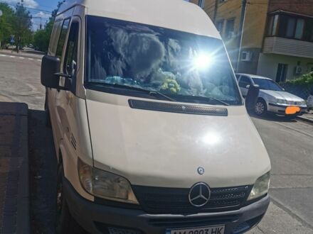 Белый Мерседес Sprinter, объемом двигателя 2.7 л и пробегом 650 тыс. км за 13000 $, фото 1 на Automoto.ua