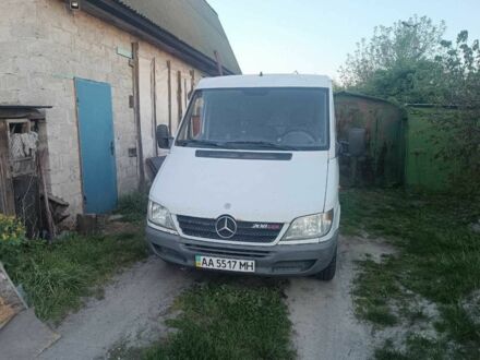 Белый Мерседес Sprinter, объемом двигателя 2.2 л и пробегом 305 тыс. км за 8500 $, фото 1 на Automoto.ua