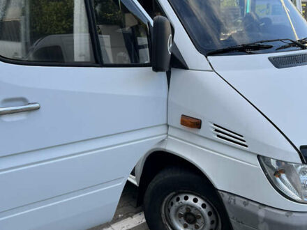 Белый Мерседес Sprinter, объемом двигателя 2.1 л и пробегом 387 тыс. км за 9500 $, фото 1 на Automoto.ua