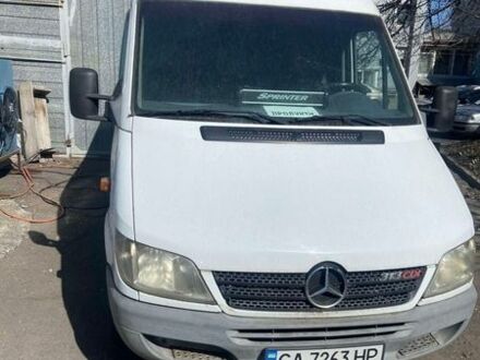 Белый Мерседес Sprinter, объемом двигателя 2.15 л и пробегом 550 тыс. км за 11200 $, фото 1 на Automoto.ua
