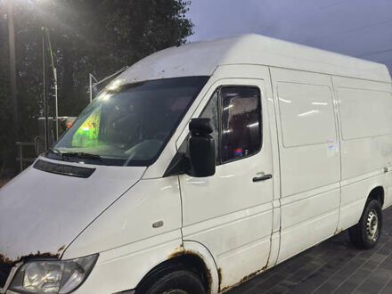 Белый Мерседес Sprinter, объемом двигателя 2 л и пробегом 510 тыс. км за 4100 $, фото 1 на Automoto.ua