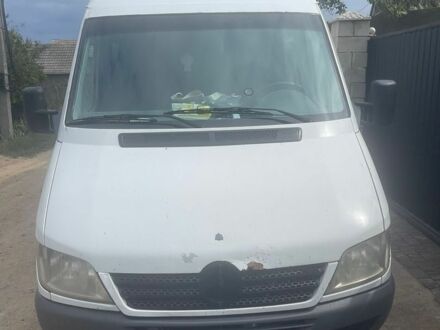 Белый Мерседес Sprinter, объемом двигателя 2.2 л и пробегом 590 тыс. км за 9000 $, фото 1 на Automoto.ua
