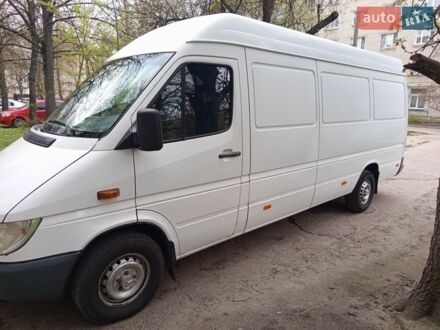 Белый Мерседес Sprinter, объемом двигателя 2.69 л и пробегом 618 тыс. км за 10000 $, фото 1 на Automoto.ua
