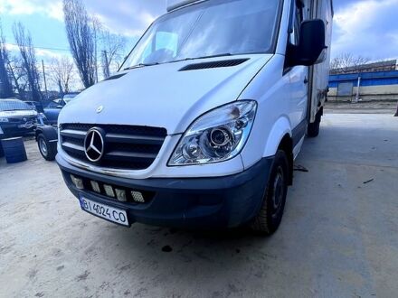 Белый Мерседес Sprinter, объемом двигателя 3 л и пробегом 735 тыс. км за 12500 $, фото 1 на Automoto.ua