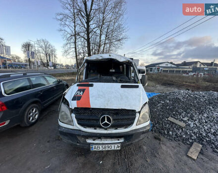 Белый Мерседес Sprinter, объемом двигателя 2.15 л и пробегом 500 тыс. км за 4300 $, фото 1 на Automoto.ua