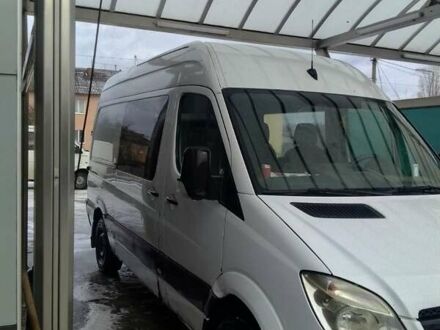 Белый Мерседес Sprinter, объемом двигателя 2.2 л и пробегом 200 тыс. км за 7000 $, фото 1 на Automoto.ua