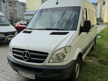 Белый Мерседес Sprinter, объемом двигателя 2.99 л и пробегом 300 тыс. км за 9900 $, фото 1 на Automoto.ua