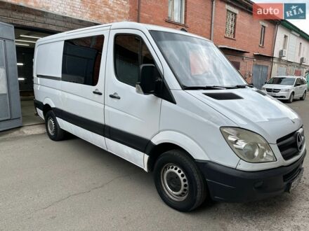Белый Мерседес Sprinter, объемом двигателя 2.15 л и пробегом 278 тыс. км за 9399 $, фото 1 на Automoto.ua