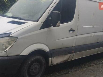 Белый Мерседес Sprinter, объемом двигателя 2.2 л и пробегом 517 тыс. км за 10000 $, фото 1 на Automoto.ua