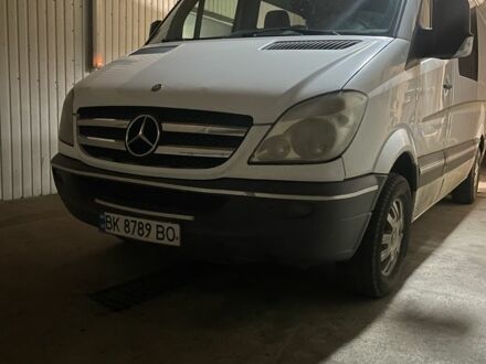 Білий Мерседес Sprinter, об'ємом двигуна 2.2 л та пробігом 450 тис. км за 9000 $, фото 1 на Automoto.ua