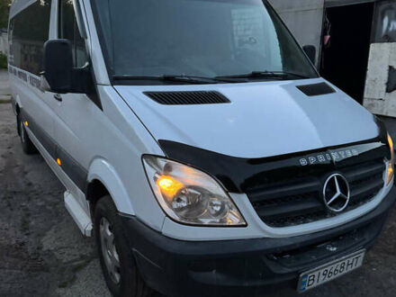 Белый Мерседес Sprinter, объемом двигателя 2.15 л и пробегом 300 тыс. км за 23516 $, фото 1 на Automoto.ua