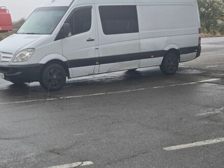 Белый Мерседес Sprinter, объемом двигателя 2.69 л и пробегом 400 тыс. км за 13500 $, фото 1 на Automoto.ua