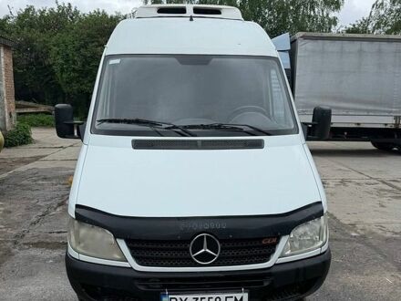 Белый Мерседес Sprinter, объемом двигателя 2.69 л и пробегом 457 тыс. км за 11200 $, фото 1 на Automoto.ua