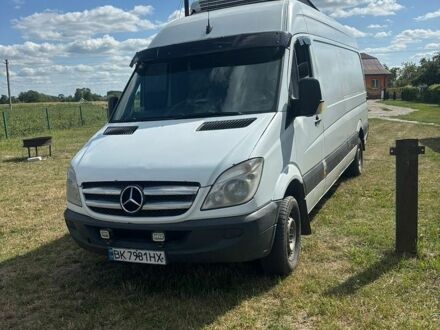 Белый Мерседес Sprinter, объемом двигателя 2.15 л и пробегом 770 тыс. км за 10000 $, фото 1 на Automoto.ua