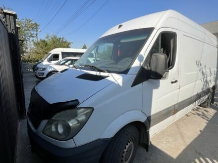 Белый Мерседес Sprinter, объемом двигателя 2.1 л и пробегом 300 тыс. км за 8000 $, фото 1 на Automoto.ua