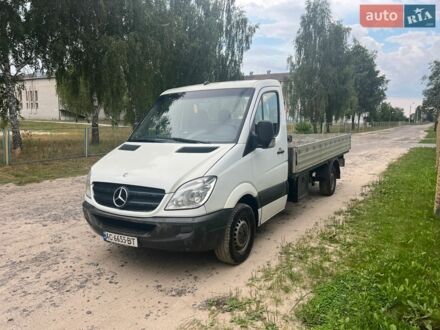 Белый Мерседес Sprinter, объемом двигателя 2.15 л и пробегом 400 тыс. км за 14990 $, фото 1 на Automoto.ua