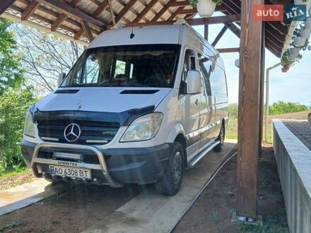 Белый Мерседес Sprinter, объемом двигателя 3 л и пробегом 720 тыс. км за 14800 $, фото 1 на Automoto.ua