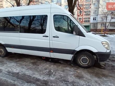 Белый Мерседес Sprinter, объемом двигателя 2.2 л и пробегом 300 тыс. км за 9000 $, фото 1 на Automoto.ua