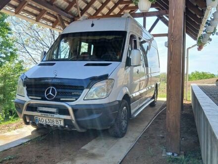 Белый Мерседес Sprinter, объемом двигателя 3 л и пробегом 720 тыс. км за 14800 $, фото 1 на Automoto.ua