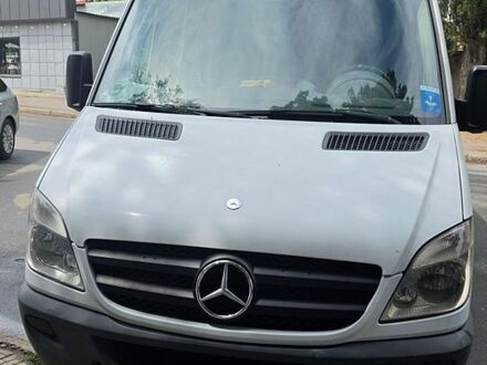 Белый Мерседес Sprinter, объемом двигателя 2.2 л и пробегом 320 тыс. км за 13000 $, фото 1 на Automoto.ua