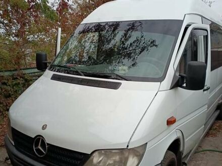 Белый Мерседес Sprinter, объемом двигателя 2.69 л и пробегом 900 тыс. км за 12000 $, фото 1 на Automoto.ua