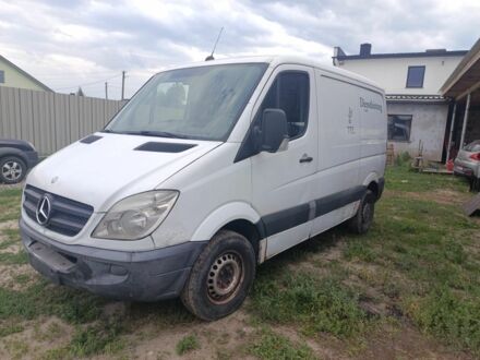 Белый Мерседес Sprinter, объемом двигателя 2.2 л и пробегом 300 тыс. км за 4280 $, фото 1 на Automoto.ua