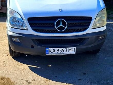 Белый Мерседес Sprinter, объемом двигателя 2.1 л и пробегом 386 тыс. км за 6400 $, фото 1 на Automoto.ua