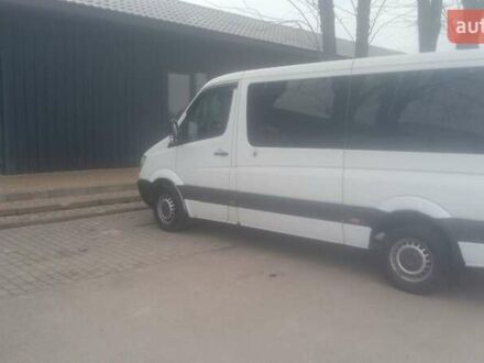 Белый Мерседес Sprinter, объемом двигателя 2.2 л и пробегом 380 тыс. км за 12600 $, фото 1 на Automoto.ua