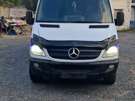 Белый Мерседес Sprinter, объемом двигателя 2.2 л и пробегом 200 тыс. км за 5500 $, фото 1 на Automoto.ua