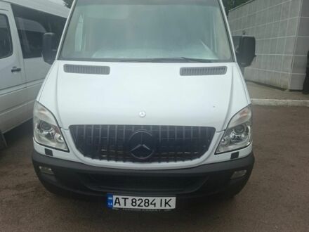 Белый Мерседес Sprinter, объемом двигателя 3 л и пробегом 430 тыс. км за 29142 $, фото 1 на Automoto.ua