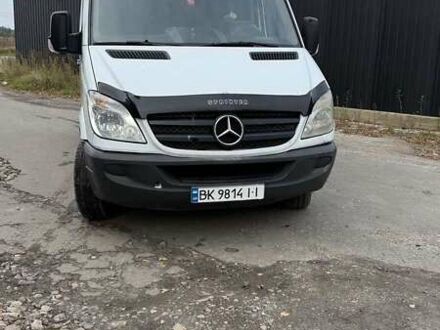 Белый Мерседес Sprinter, объемом двигателя 2.15 л и пробегом 300 тыс. км за 9000 $, фото 1 на Automoto.ua