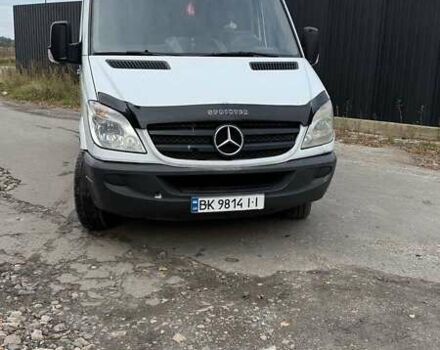 Белый Мерседес Sprinter, объемом двигателя 2.15 л и пробегом 300 тыс. км за 9000 $, фото 1 на Automoto.ua