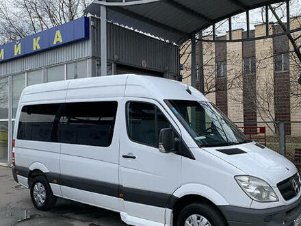 Белый Мерседес Sprinter, объемом двигателя 2.2 л и пробегом 450 тыс. км за 10000 $, фото 1 на Automoto.ua