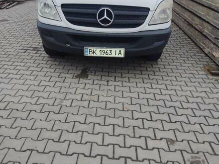 Белый Мерседес Sprinter, объемом двигателя 2.14 л и пробегом 550 тыс. км за 12000 $, фото 1 на Automoto.ua