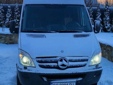 Белый Мерседес Sprinter, объемом двигателя 2.14 л и пробегом 305 тыс. км за 15300 $, фото 1 на Automoto.ua