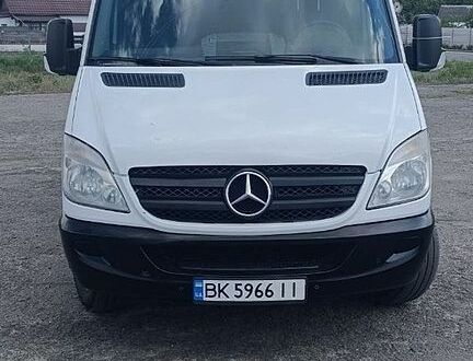 Белый Мерседес Sprinter, объемом двигателя 2.14 л и пробегом 339 тыс. км за 10400 $, фото 1 на Automoto.ua