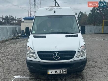 Белый Мерседес Sprinter, объемом двигателя 3 л и пробегом 450 тыс. км за 19000 $, фото 1 на Automoto.ua