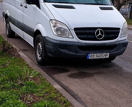 Белый Мерседес Sprinter, объемом двигателя 2.1 л и пробегом 205 тыс. км за 10000 $, фото 1 на Automoto.ua