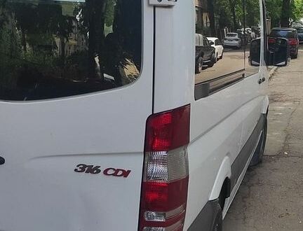 Белый Мерседес Sprinter, объемом двигателя 2.14 л и пробегом 360 тыс. км за 13055 $, фото 1 на Automoto.ua