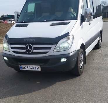 Белый Мерседес Sprinter, объемом двигателя 2.2 л и пробегом 448 тыс. км за 16200 $, фото 1 на Automoto.ua