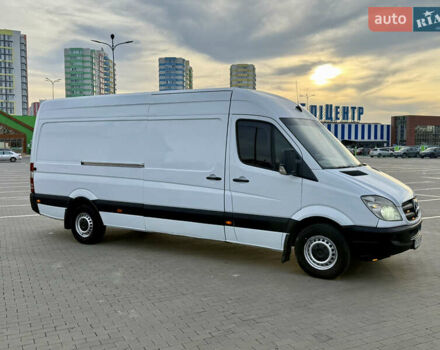 Белый Мерседес Sprinter, объемом двигателя 2.2 л и пробегом 400 тыс. км за 12300 $, фото 1 на Automoto.ua