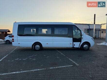 Белый Мерседес Sprinter, объемом двигателя 3 л и пробегом 427 тыс. км за 41999 $, фото 1 на Automoto.ua